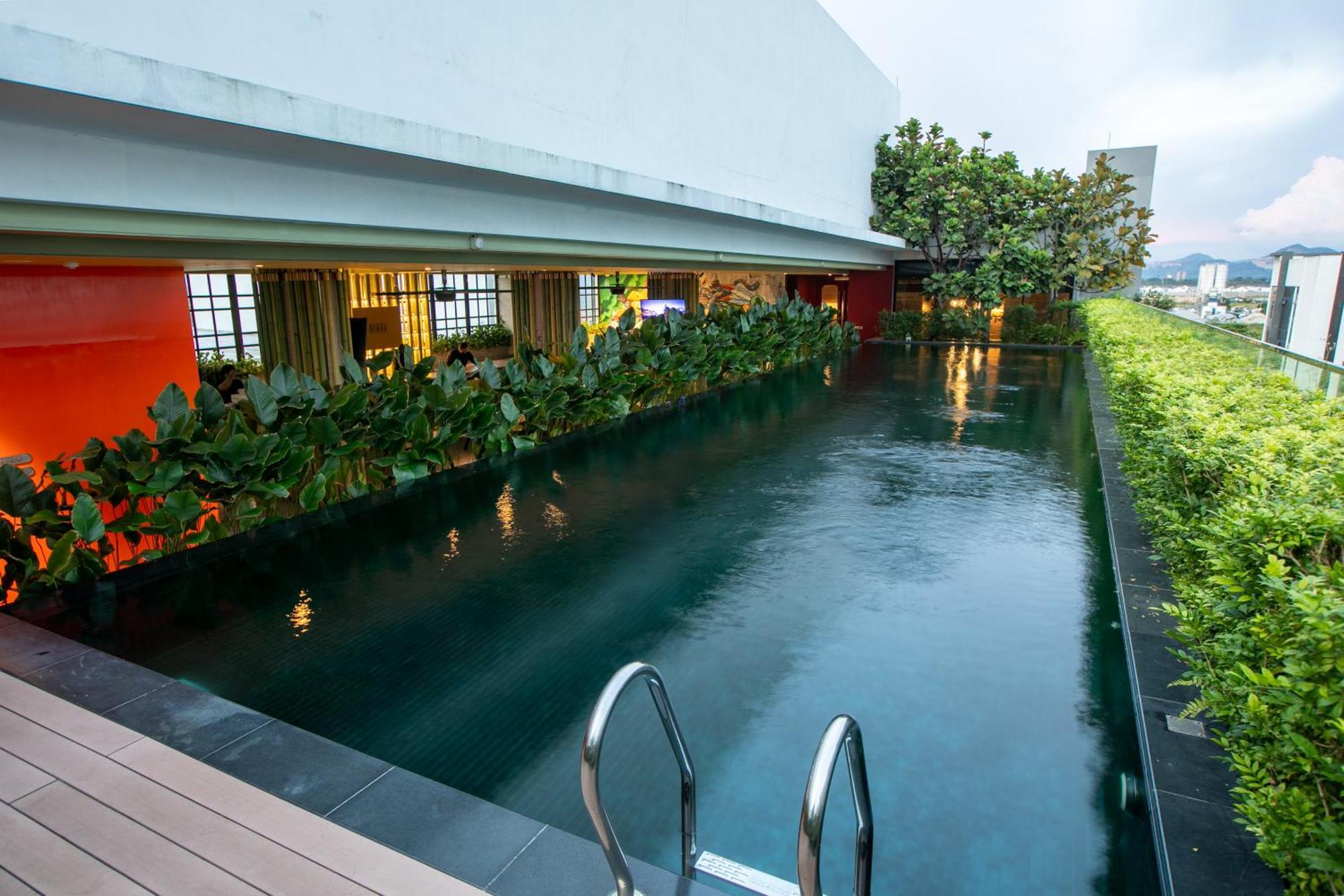 The Upper House, Batu Kawan Hotel Simpang Ampat  Exterior foto