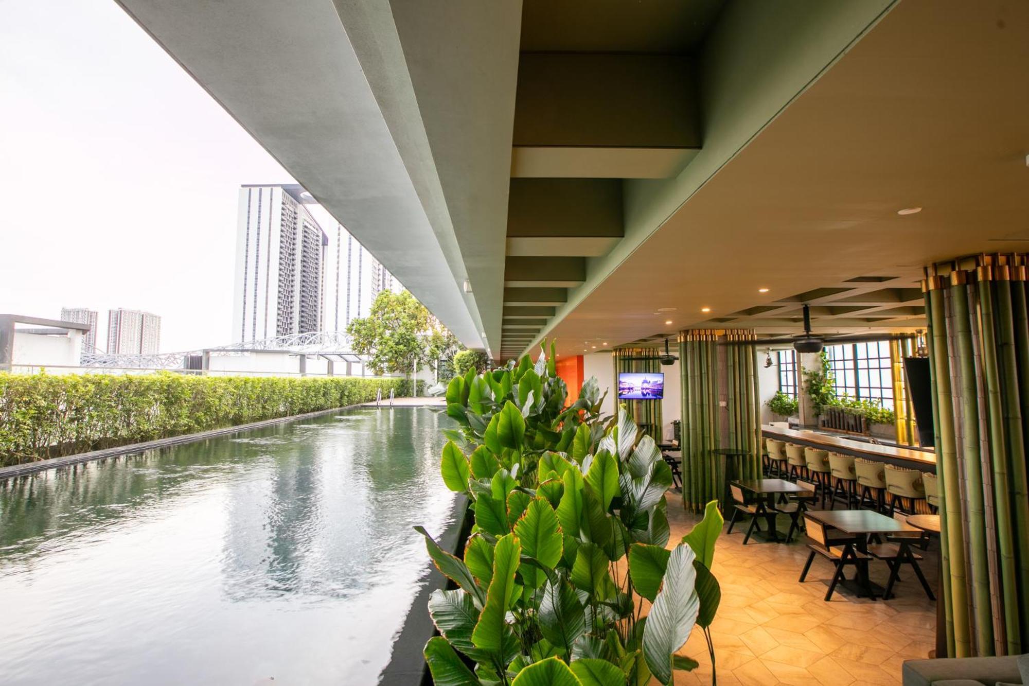 The Upper House, Batu Kawan Hotel Simpang Ampat  Exterior foto